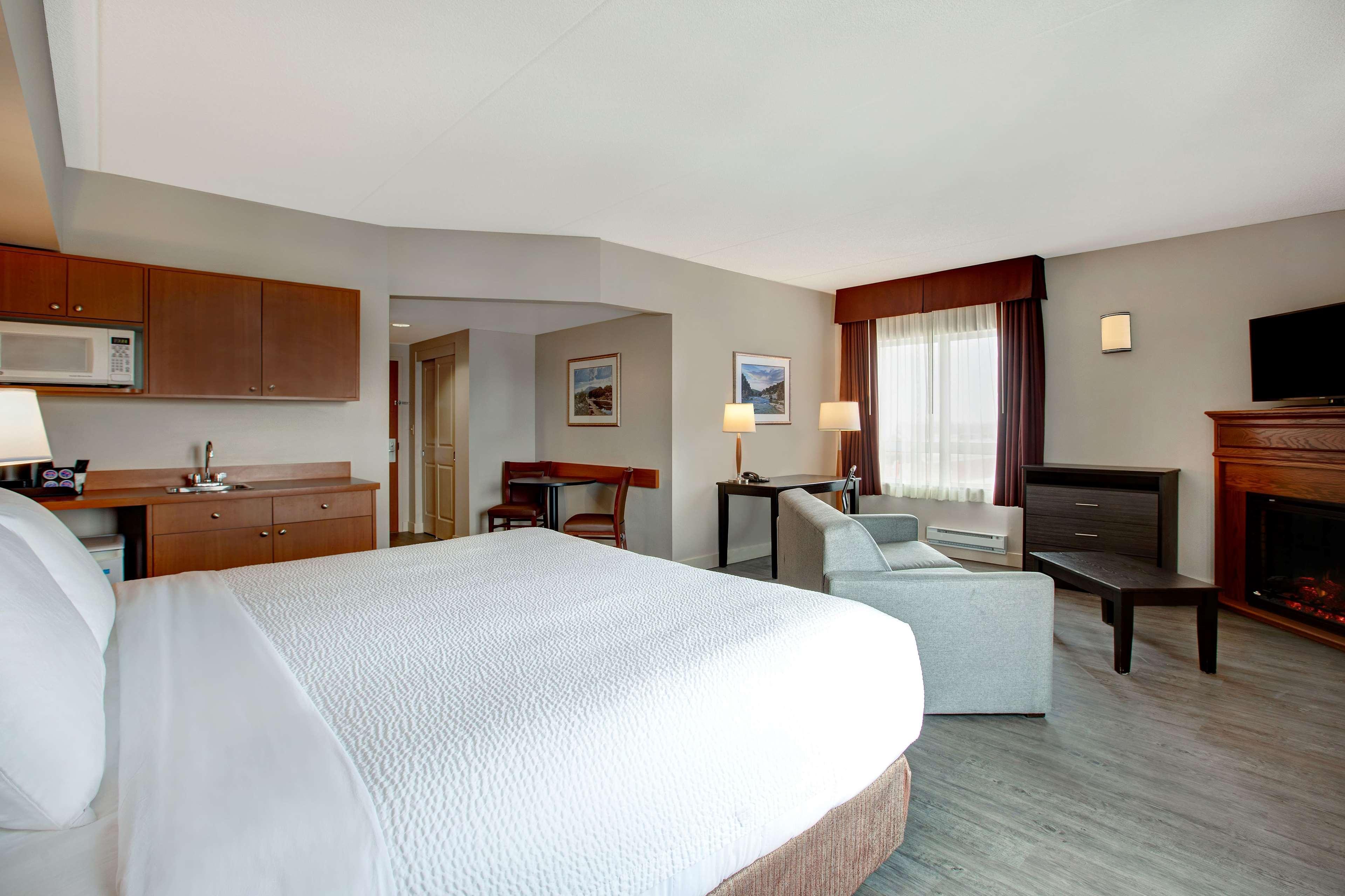 Days Inn & Suites By Wyndham Collingwood Dış mekan fotoğraf