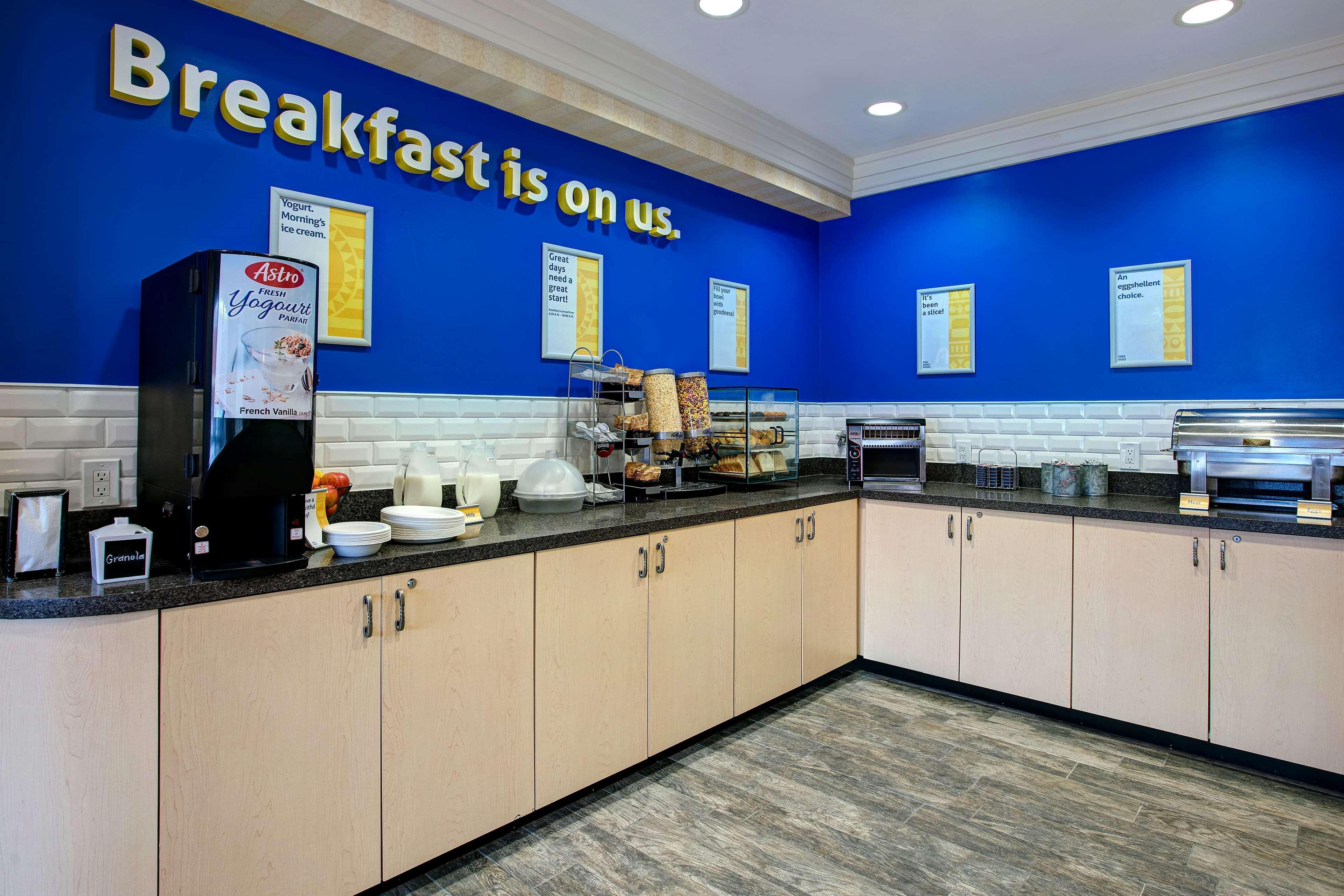 Days Inn & Suites By Wyndham Collingwood Dış mekan fotoğraf