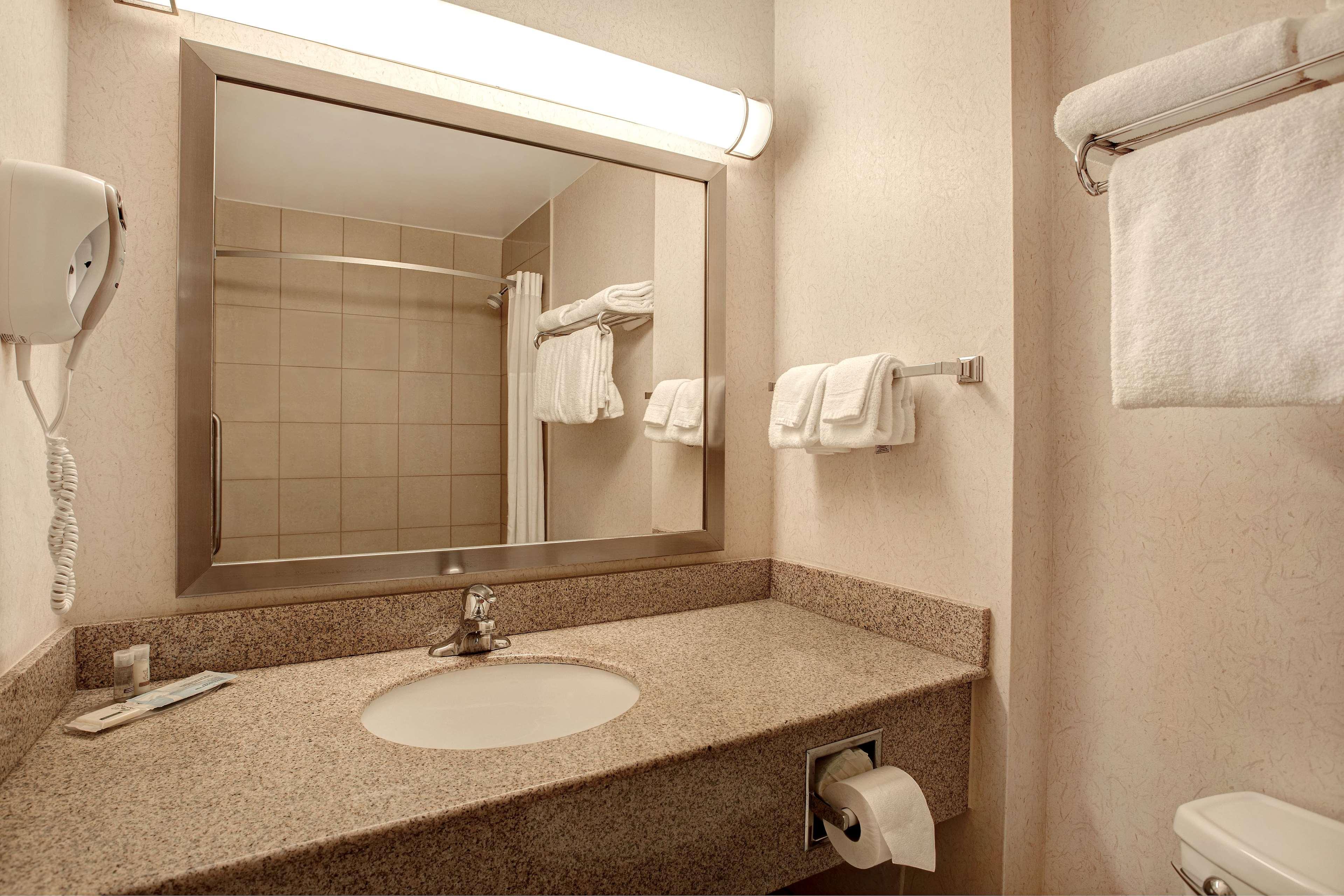 Days Inn & Suites By Wyndham Collingwood Dış mekan fotoğraf
