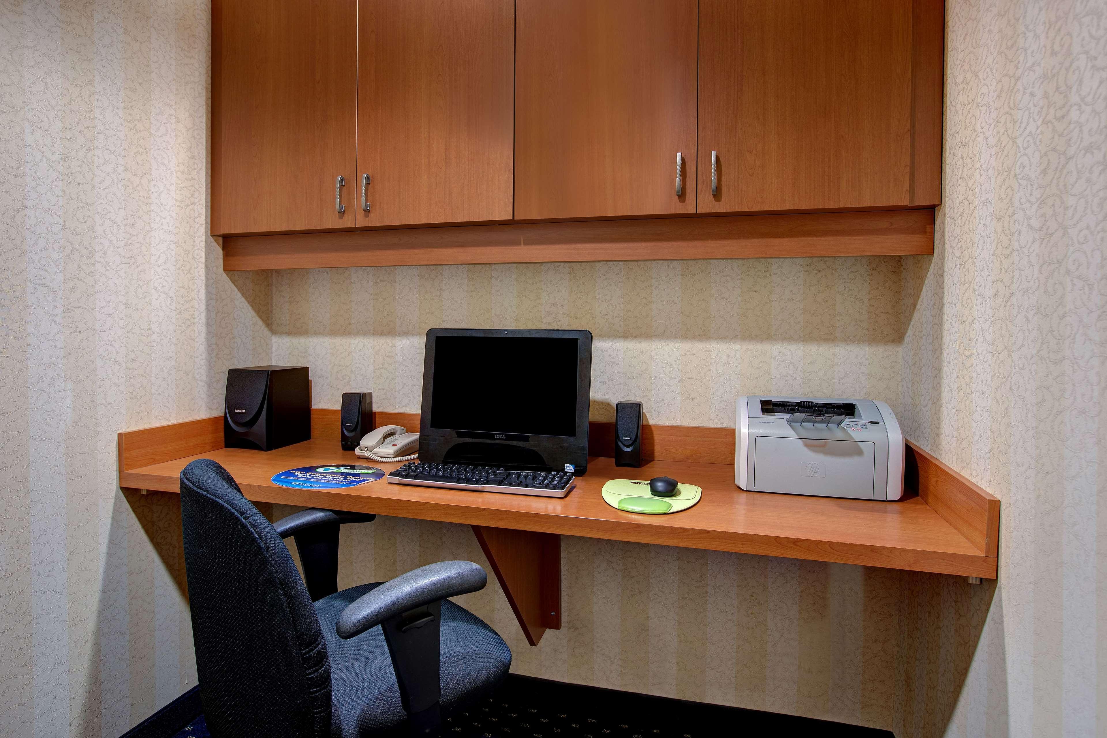 Days Inn & Suites By Wyndham Collingwood Dış mekan fotoğraf