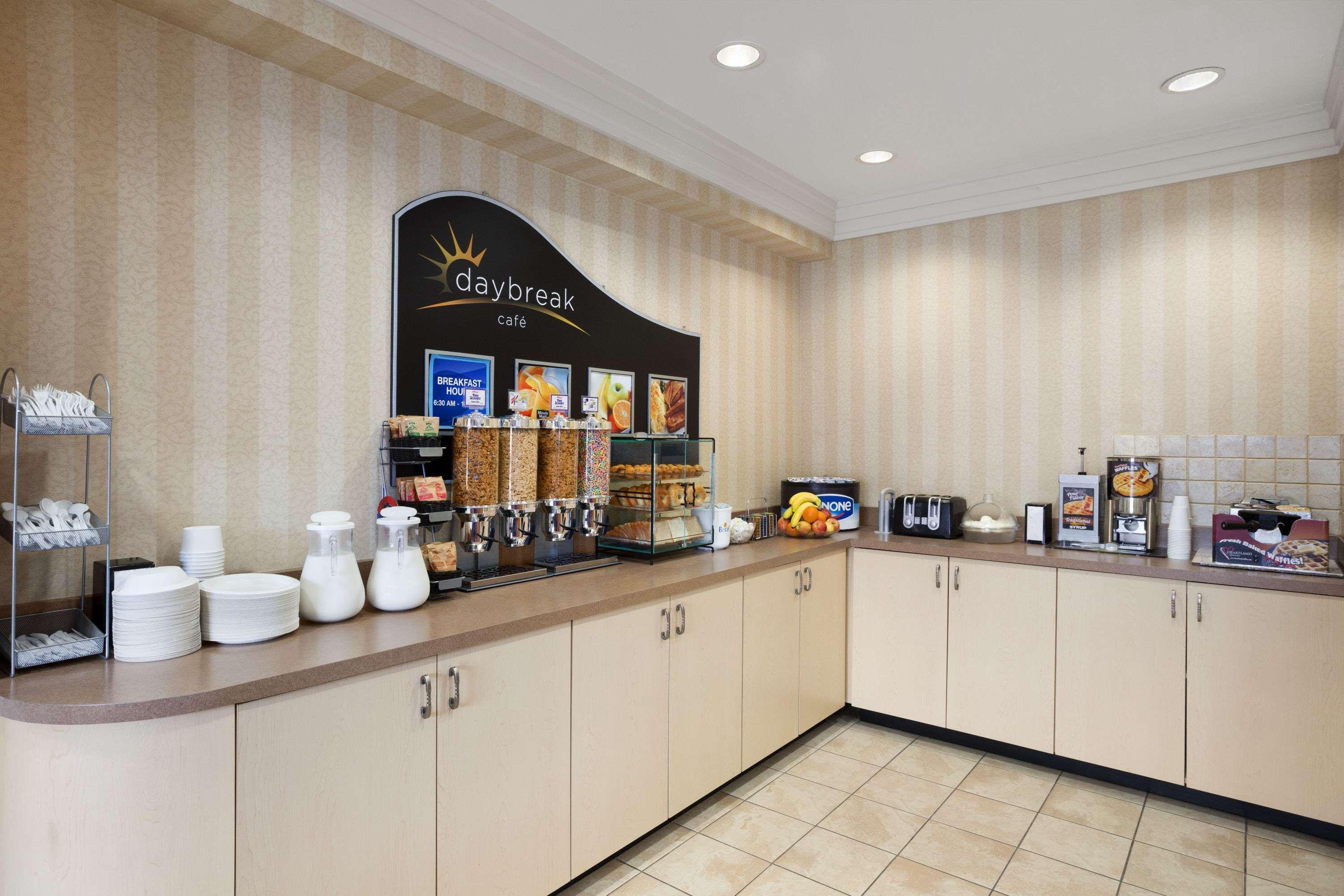 Days Inn & Suites By Wyndham Collingwood Dış mekan fotoğraf