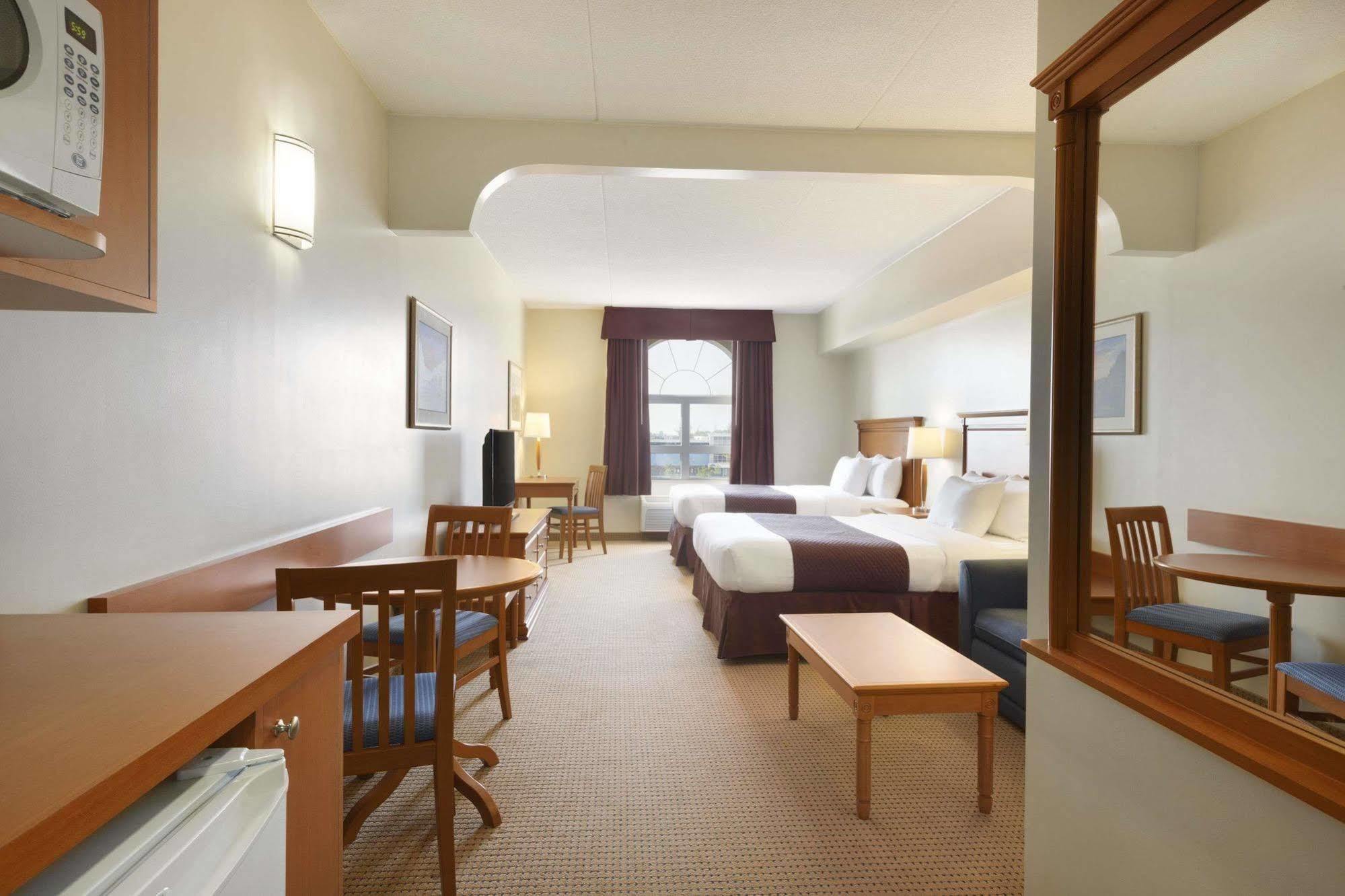 Days Inn & Suites By Wyndham Collingwood Dış mekan fotoğraf